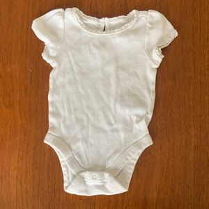 🍓3/$10 GAP White Ribbed Baby Bodysuit size 3-6m